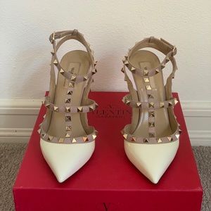 VALENTINO Rockstud Pointed Toe T-Strap Pump